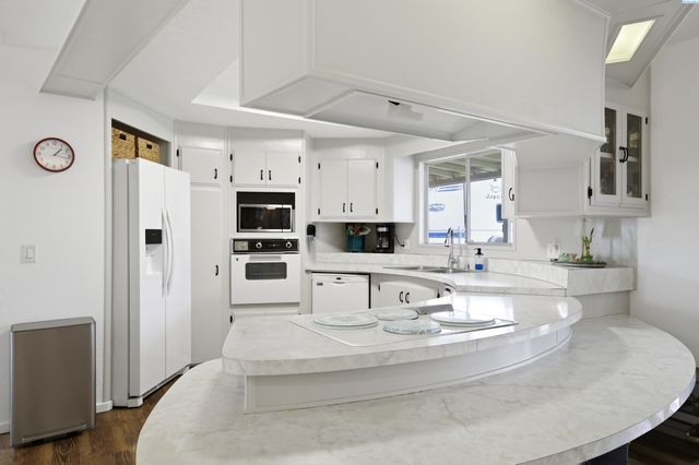 512 N 61st Ave, West Richland, WA 99353