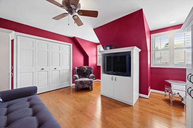 9 Tartan Road, Burr Ridge, IL 60527