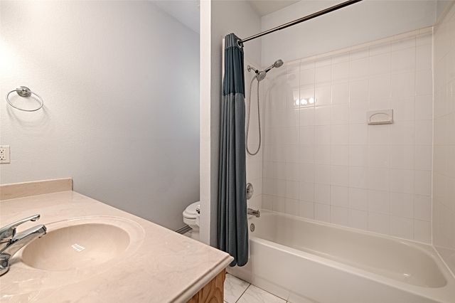 400 Dale Hollow Road, Fort Worth, TX 76103