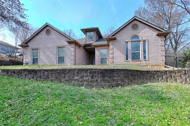 400 Dale Hollow Road, Fort Worth, TX 76103