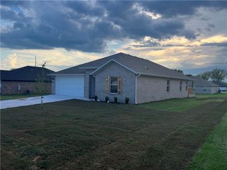 3108 N Bella Street, Siloam Springs, AR 72761