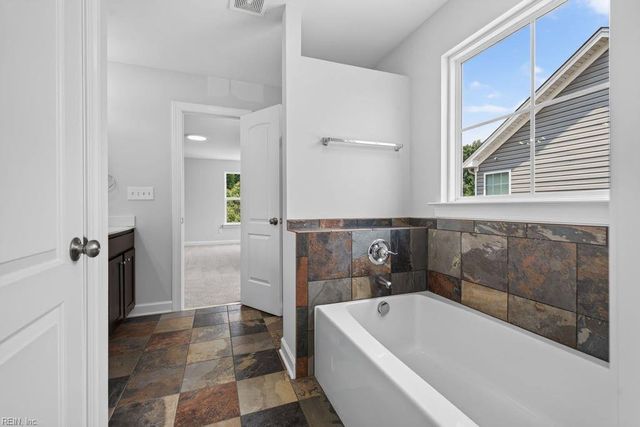 2866 Cross Landing DR, Suffolk, VA 23434