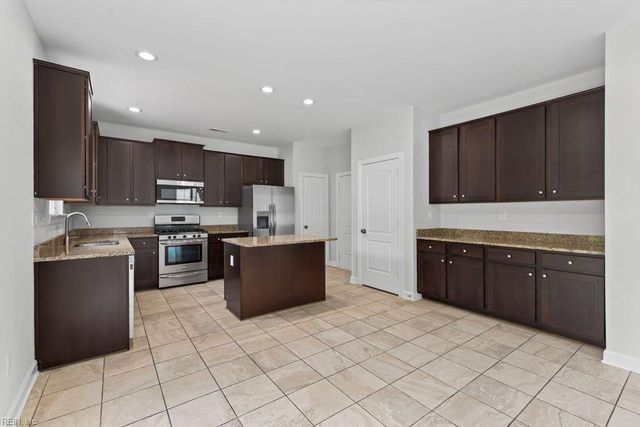 2866 Cross Landing DR, Suffolk, VA 23434