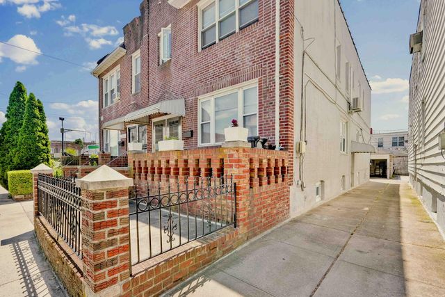 90 Lancaster Avenue, New York City, NY 11223