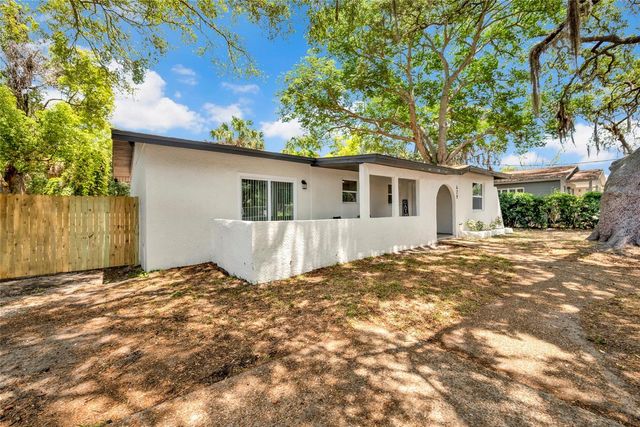 429 E OAKWOOD STREET, Tarpon Springs, FL 34689