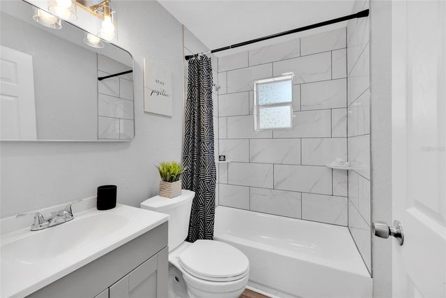 429 E OAKWOOD STREET, Tarpon Springs, FL 34689