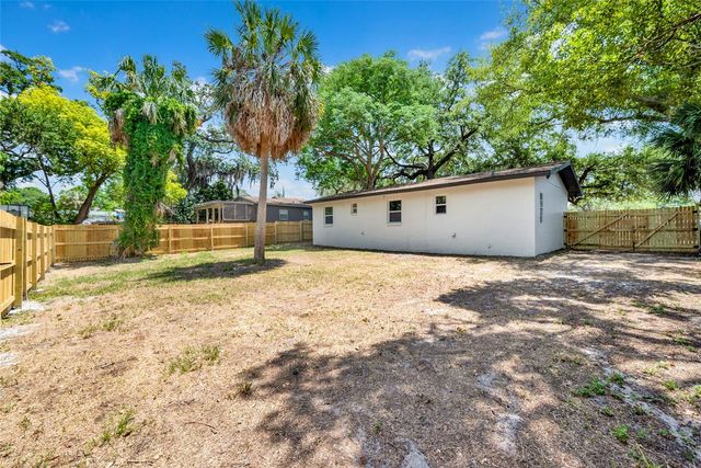 429 E OAKWOOD STREET, Tarpon Springs, FL 34689