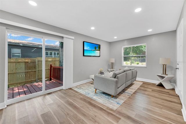 429 E OAKWOOD STREET, Tarpon Springs, FL 34689