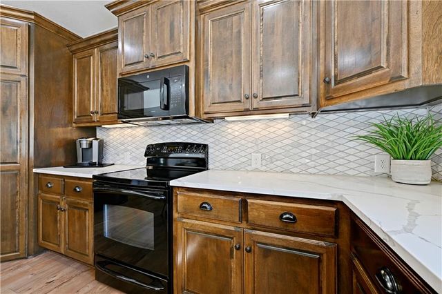 24327 W 107th Place, Olathe, KS 66061