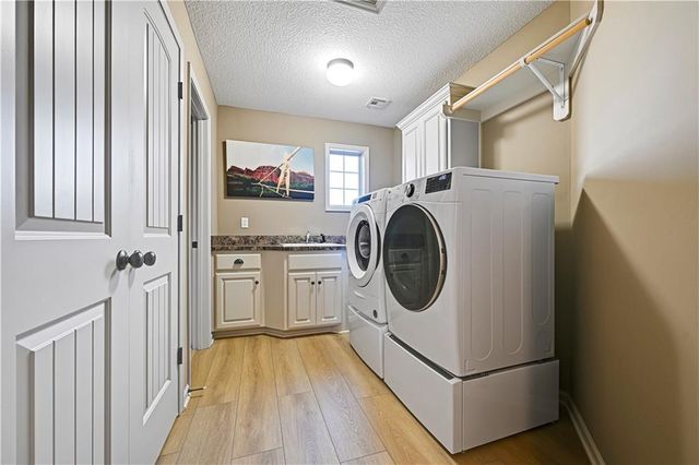 24327 W 107th Place, Olathe, KS 66061