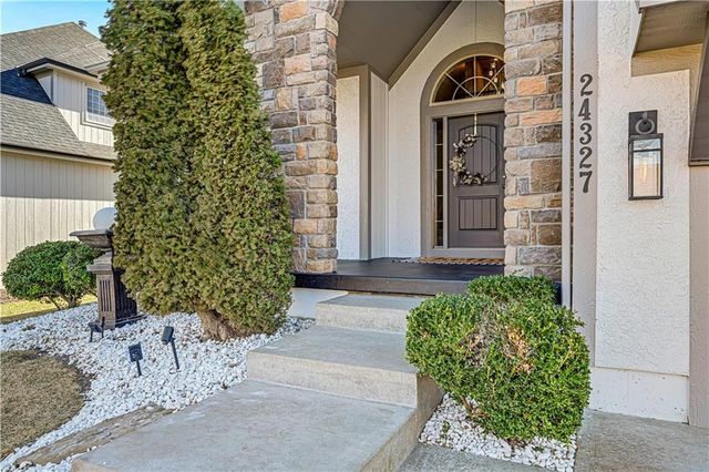 24327 W 107th Place, Olathe, KS 66061