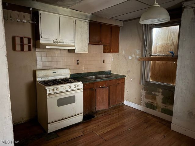 3934 Arnold Court, Cleveland, OH 44109