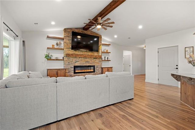 6404 Gracie Lane, Odessa, MO 64076