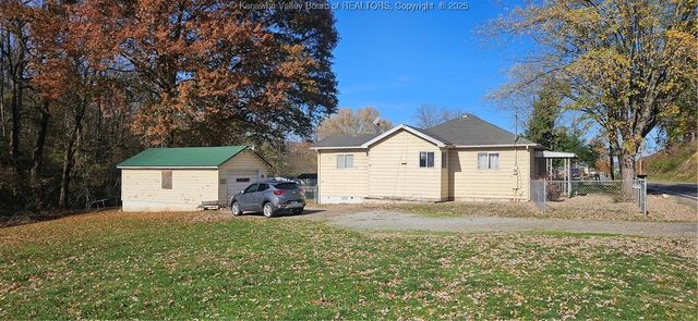 122 Cross Lanes Drive, Nitro, WV 25143