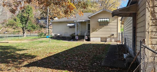 122 Cross Lanes Drive, Nitro, WV 25143