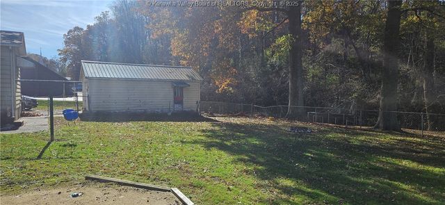 122 Cross Lanes Drive, Nitro, WV 25143