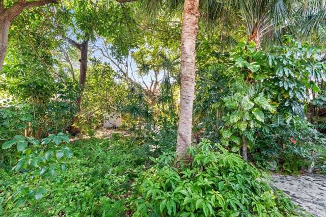 330 Marlborough Place, West Palm Beach, FL 33405