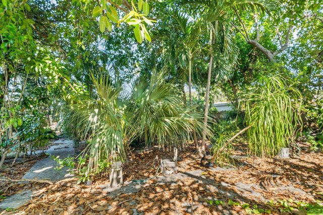 330 Marlborough Place, West Palm Beach, FL 33405