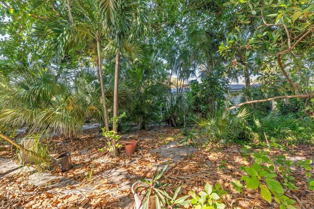 330 Marlborough Place, West Palm Beach, FL 33405