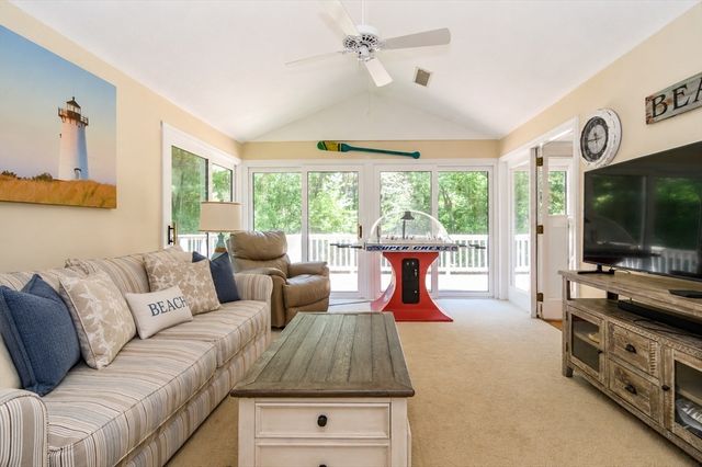 13 Aqueduct Rd, Natick, MA 01760
