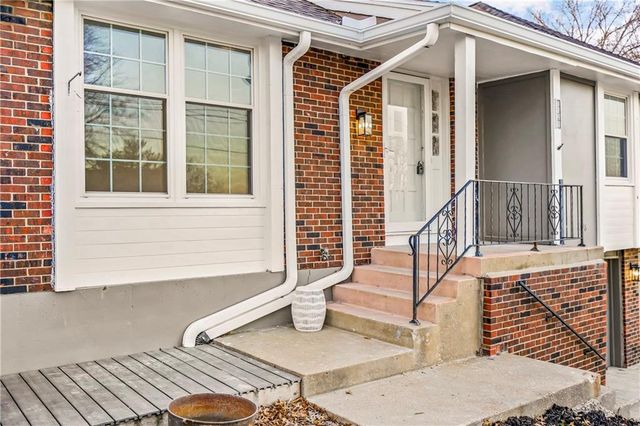 7828 WESTRIDGE Road, Raytown, MO 64138