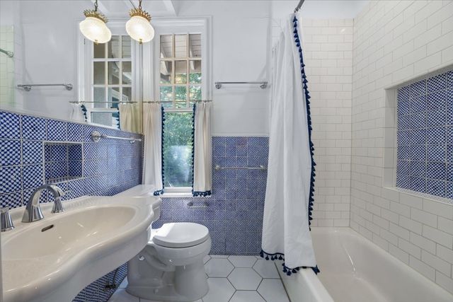 4720 Collinwood Avenue, Fort Worth, TX 76107