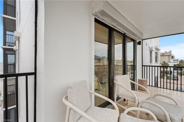 9375 Gulf Shore DR # 401, Naples, FL 34108