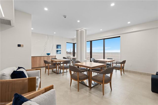 9375 Gulf Shore DR # 401, Naples, FL 34108