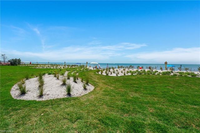 9375 Gulf Shore DR # 401, Naples, FL 34108