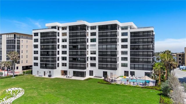 9375 Gulf Shore DR # 401, Naples, FL 34108