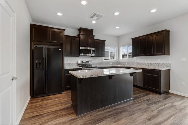 1504 Willow Dr, Ione, CA 95640