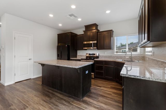 1504 Willow Dr, Ione, CA 95640