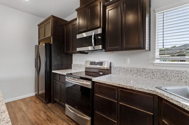 1504 Willow Dr, Ione, CA 95640