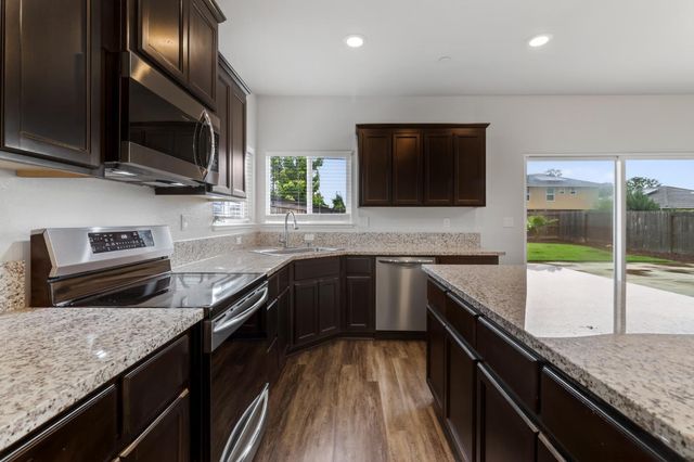 1504 Willow Dr, Ione, CA 95640
