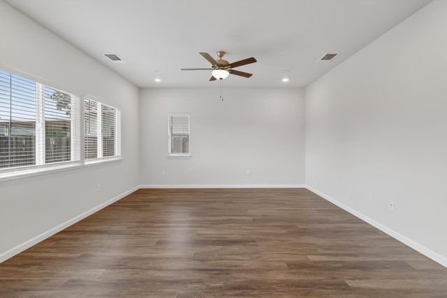 1504 Willow Dr, Ione, CA 95640