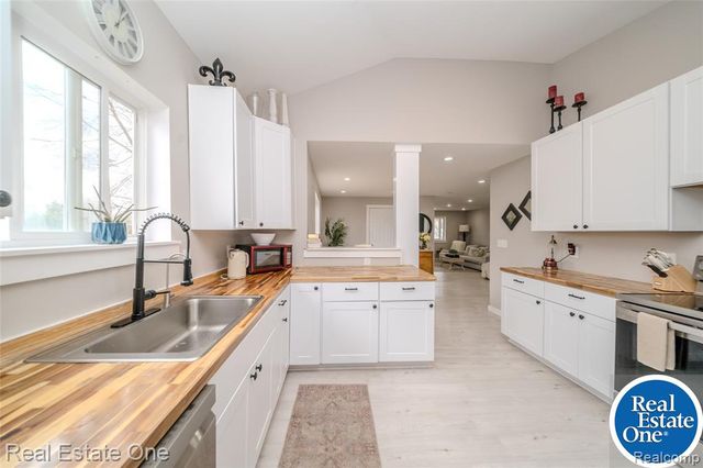 515 S Michigan Avenue, Howell, MI 48843