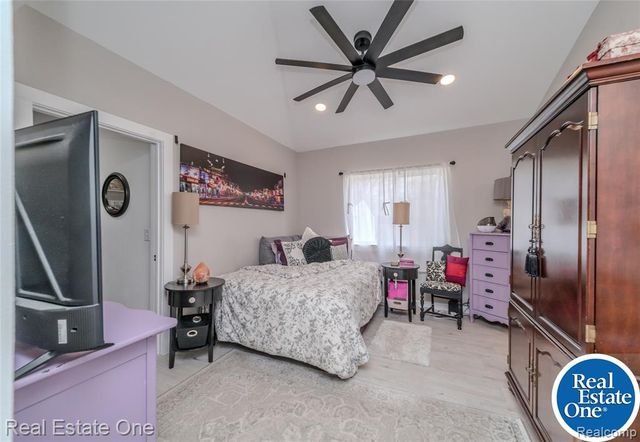 515 S Michigan Avenue, Howell, MI 48843