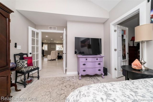515 S Michigan Avenue, Howell, MI 48843