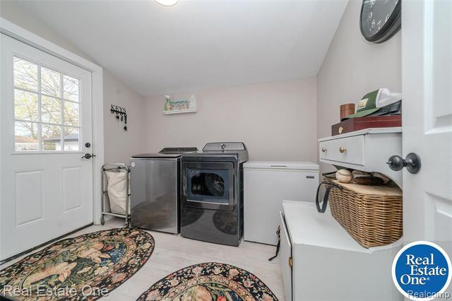 515 S Michigan Avenue, Howell, MI 48843