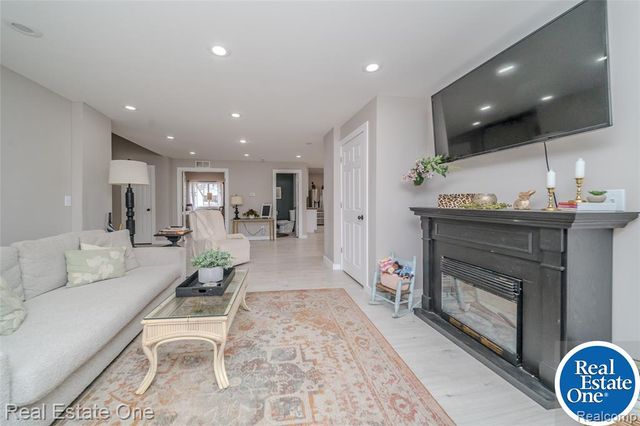 515 S Michigan Avenue, Howell, MI 48843