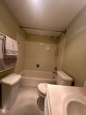 9098 W Terrace Drive 3-I, Niles, IL 60714