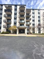 9098 W Terrace Drive 3-I, Niles, IL 60714