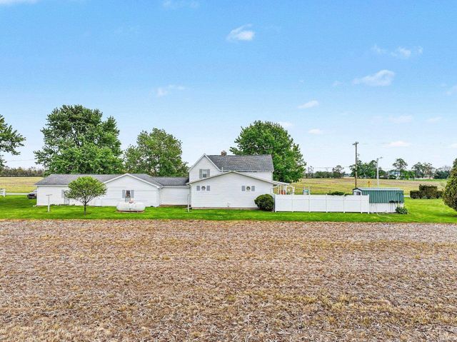 8902 S 900 E Road, Walkerton, IN 46574