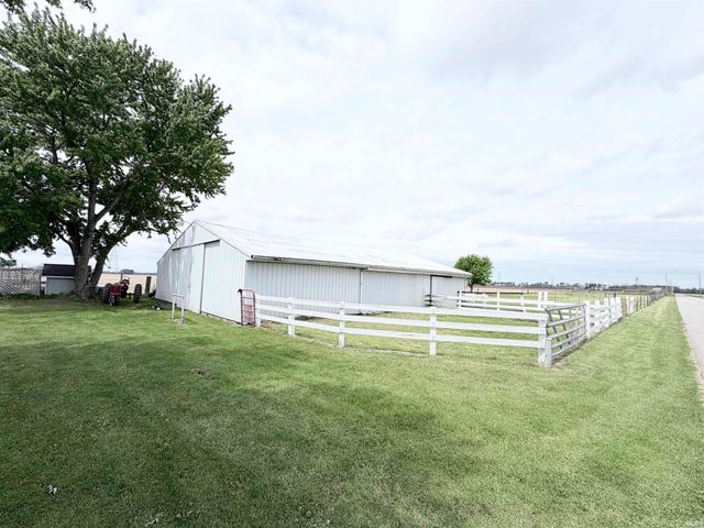 8902 S 900 E Road, Walkerton, IN 46574