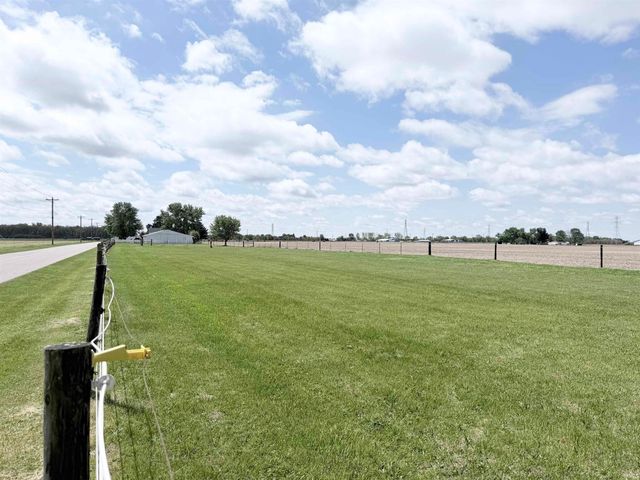 8902 S 900 E Road, Walkerton, IN 46574