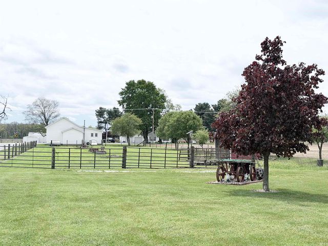 8902 S 900 E Road, Walkerton, IN 46574