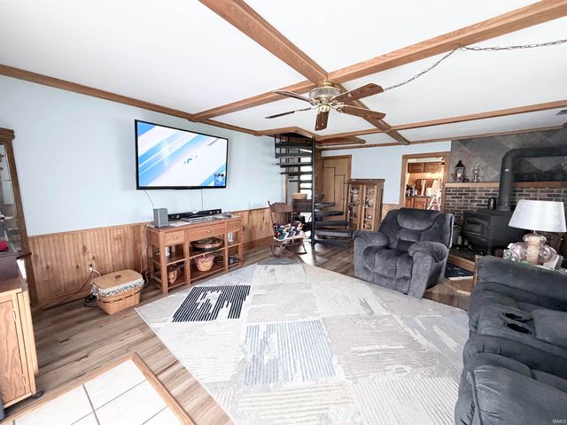 8902 S 900 E Road, Walkerton, IN 46574
