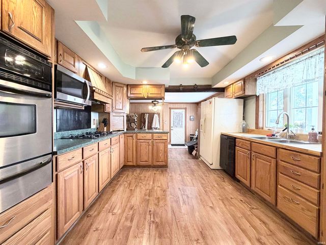 8902 S 900 E Road, Walkerton, IN 46574