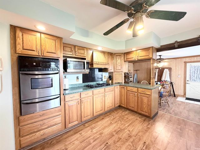 8902 S 900 E Road, Walkerton, IN 46574