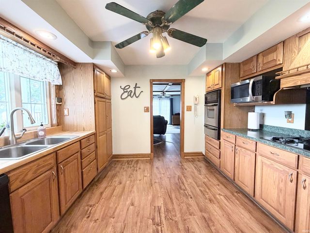 8902 S 900 E Road, Walkerton, IN 46574